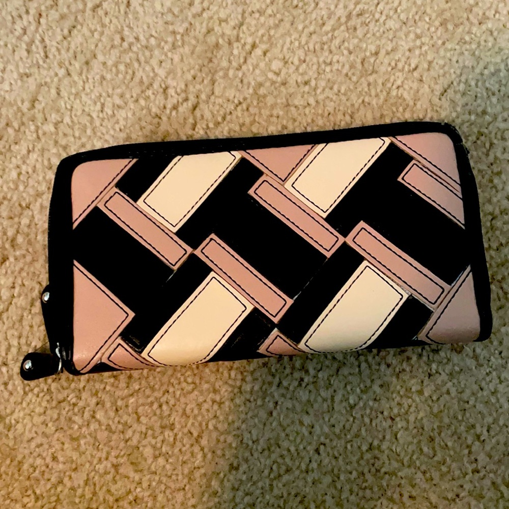 Jessica Simpson wallet
